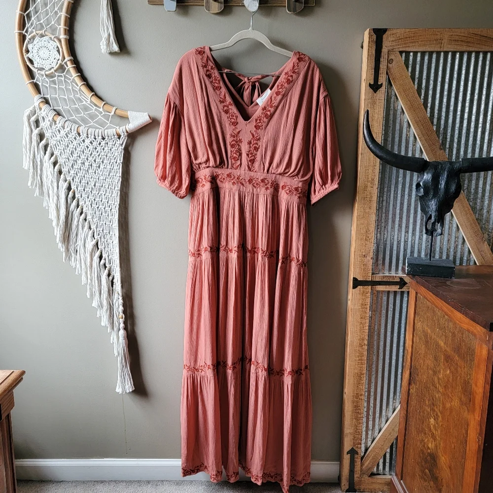 Bohme | Willow Embroidered Tie Back Maxi Dress_4
